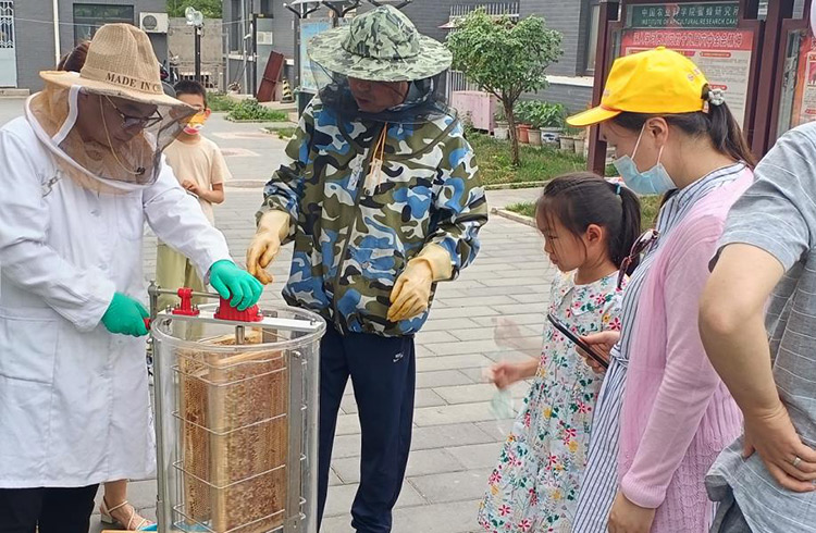 “保粮安天下 蜂彩助生活” 中国农科院蜜蜂所开放日活动举行