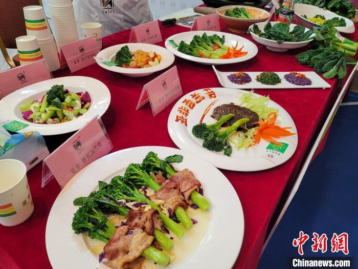 4月1日，2023中国种子大会暨南繁硅谷论坛展区展出的蔬菜。　王晓斌 摄