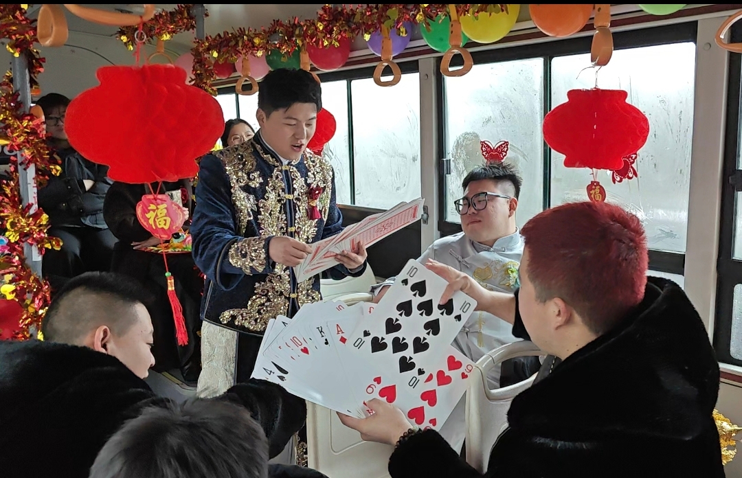 “幸福专列”成为莱州年轻人的婚礼新选择