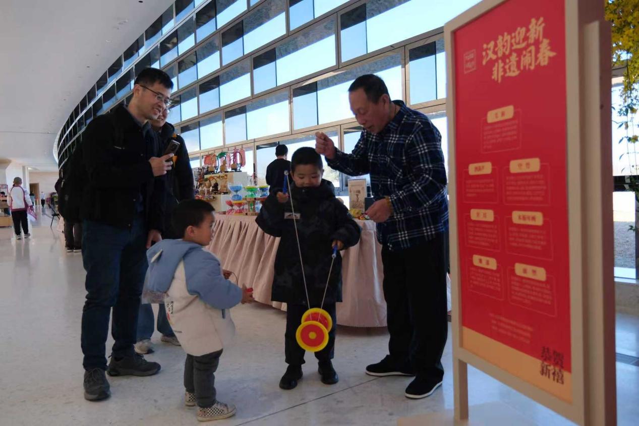 传统年俗遇上国潮新风 北京市属公园新春游园人气爆棚