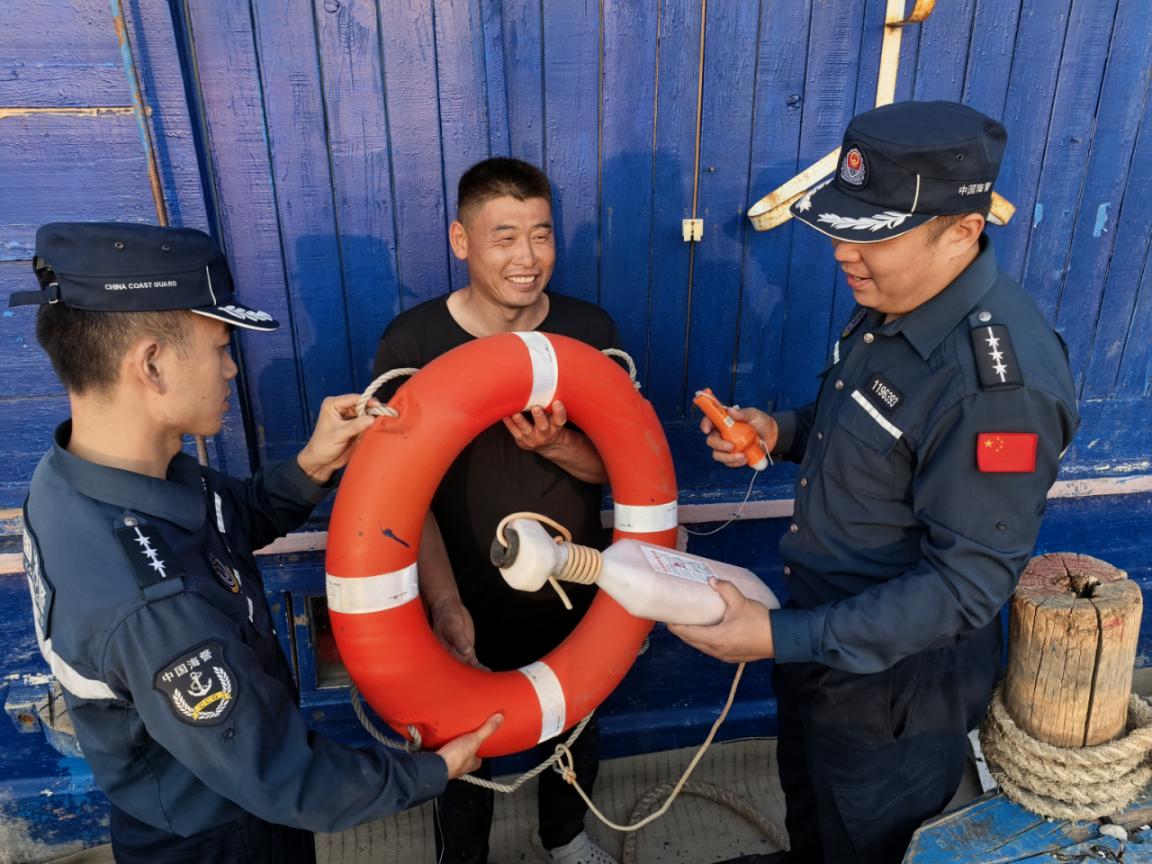 图片新闻 | 黄渤海开渔!海警守护金秋首捕 图片新闻 | 黄渤海开渔!海警守护金秋首捕