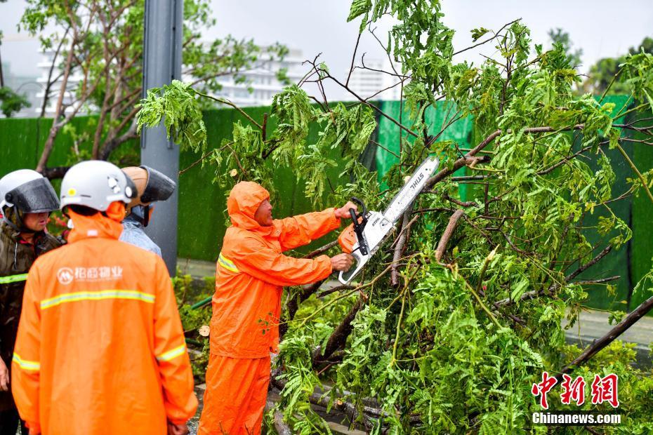 台风“蝴蝶”携较强风雨影响海南